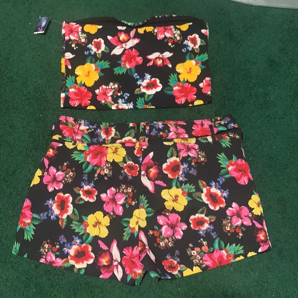 ‼️SALE‼️GLO JEANS Brand Boob Tube Top and Shots Set Top L Shorts 9 - Picture 2 of 10